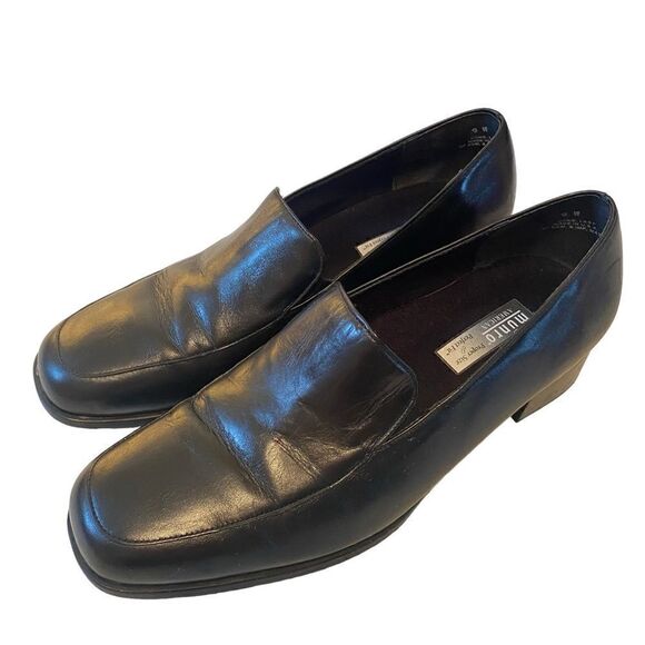 Munro Classic Black Heeled Loafers in Ladies Size 9W. - Picture 2 of 7